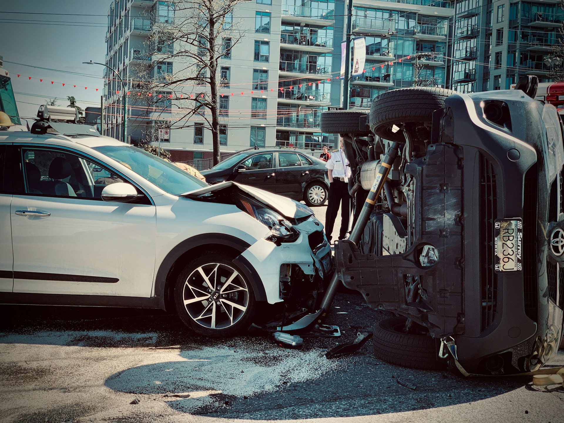A car crashed into anther car