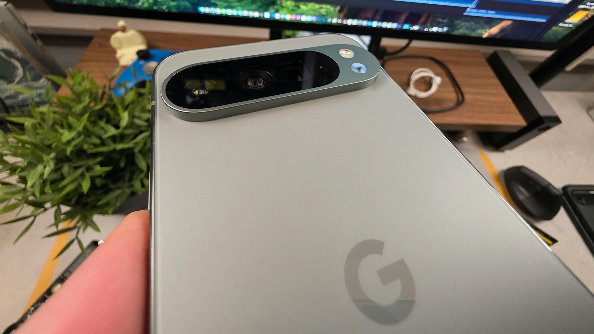 Google Pixel 10 Pro Macro Angle on Desk (Close-up Lens Detail)